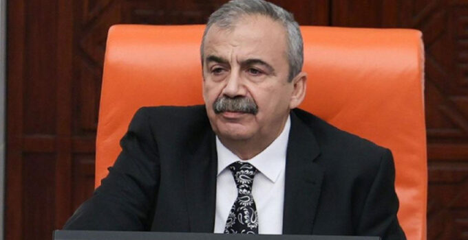 DEM Parti’den Sırrı Süreyya Önder’in durumuna ilişkin açıklama: Yaşam mücadelesi verirken de çalışıyor