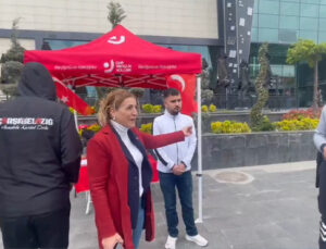 Elazığ’da CHP’nin Ekrem İmamoğlu için kurduğu imza standına AVM yönetiminden müdahale