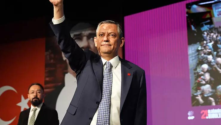 Özgür Özel’den CHP Kurultay’ında bomba açıklamalar! Kayyum kumpasını, kurultay ilanı kumpasını boşa çıkardık.