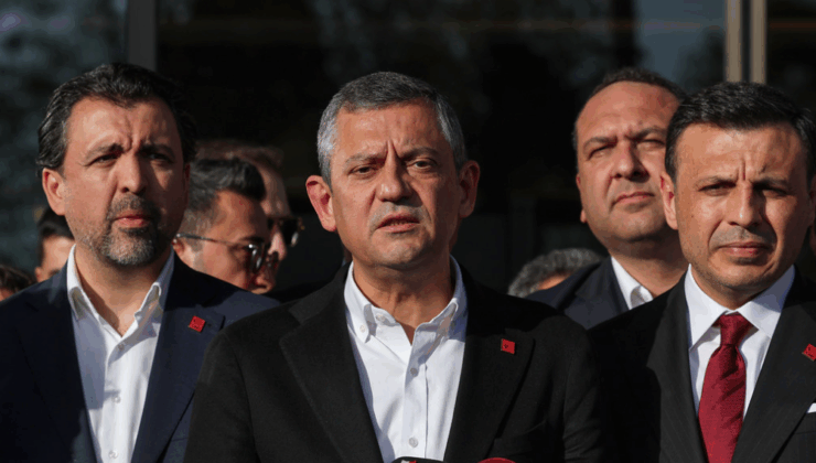 Özgür Özel, Sırrı Süreyya Önder’in bulunduğu hastaneye gitti: Bu kadar mucizevi gelişme boşuna olmadı