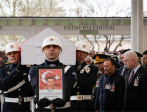 Şehit Bekçi Uğur Gölçek, gözyaşları içinde İstanbul’da toprağa verildi