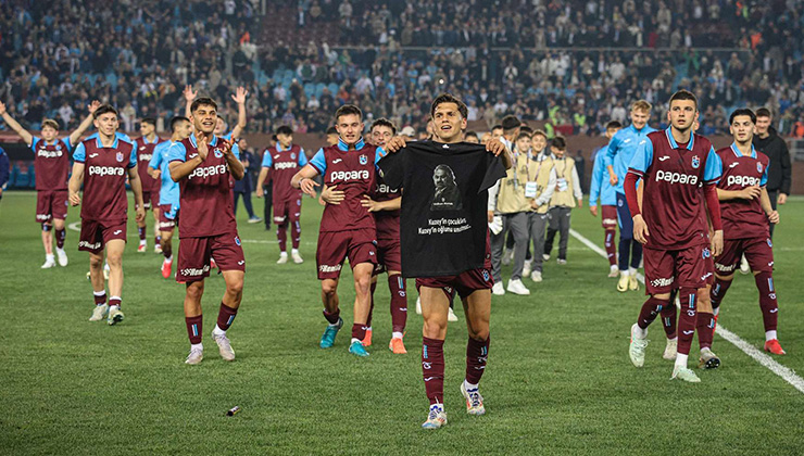 Trabzon’un gençleri, Avrupa’da tarih yazıyor: Bordo-Mavililer, UEFA Gençlik Ligi’nde yarı finale çıktı