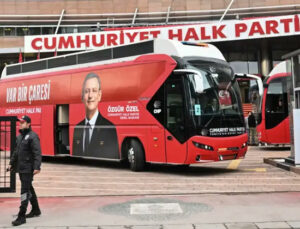 Yılmaz Tunç’tan CHP’ye otobüs şoförü yalanlaması: “Parti otobüsü kullanmak, kimseye polis üzerine araç sürme hakkı vermez”
