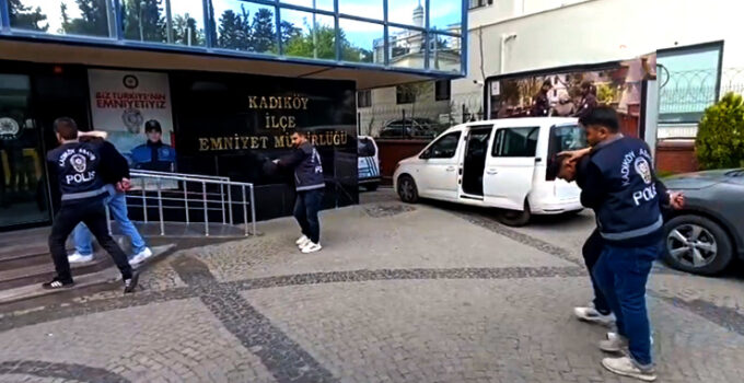 CHP’nin Kadıköy’deki standına yapılan saldırıyla ilgili 3 kişiye gözaltı