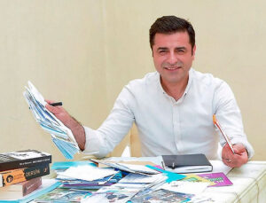 PKK’nın silah bırakma açıklaması sonrası Selahattin Demirtaş’tan ilk mesaj: Bu tarihî adımı büyük bir coşkuyla karşılıyoruz