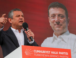 Özgür Özel, Konya’dan Cumhurbaşkanı Erdoğan’a seslendi: Sen sokağa, pazara çıkabiliyor musun?