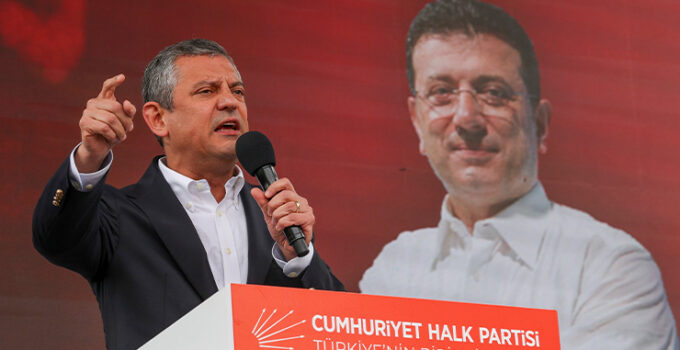 Özgür Özel, Konya’dan Cumhurbaşkanı Erdoğan’a seslendi: Sen sokağa, pazara çıkabiliyor musun?