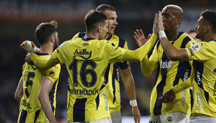 Fenerbahçe, Başakşehir’i 4 golle geçti: Tribünde “Ali Koç istifa” sesleri