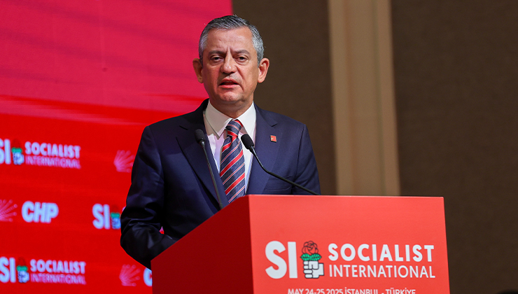 Özgür Özel, Sosyalist Enternasyonal’de konuştu: Erdoğan, İmamoğlu’nu hapse atmak için Trump’tan onay aldı