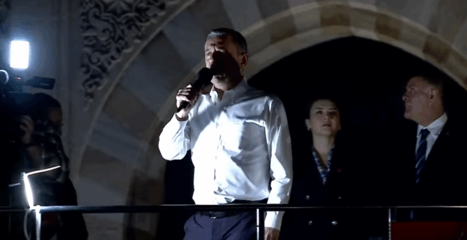 Özgür Özel, Beyazıt Meydanı’nda konuştu: Bizi kavgaya davet ederseniz o zaman işler değişir