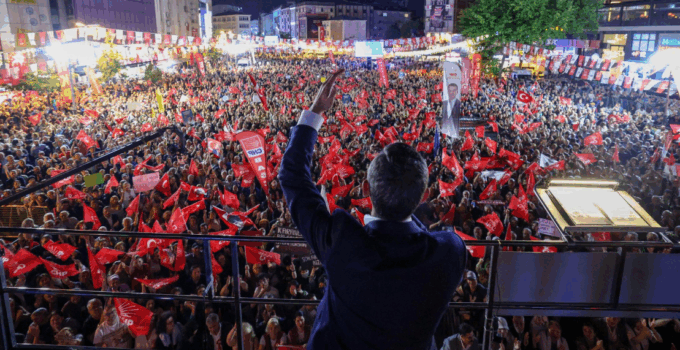 Özgür Özel, Esenler’den konuştu: “Çare emekliye seyyanen zam almaktır!”
