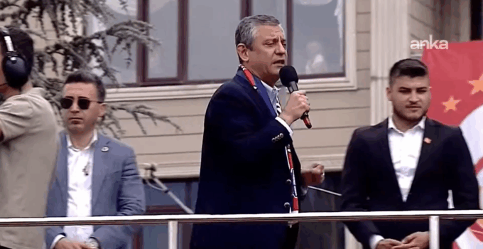 Özgür Özel, Düzce’de konuştu: “Ne Ekrem Başkan’ı bırakırız ne CHP’yi!”
