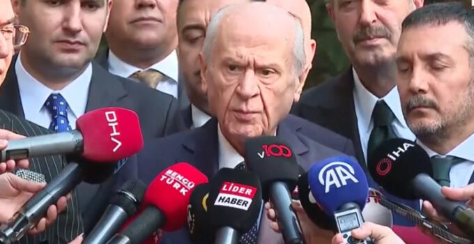 Devlet Bahçeli, Alparslan Türkeş’in kabrini ziyaret etti: Darbeler anayasası yok edilmeli