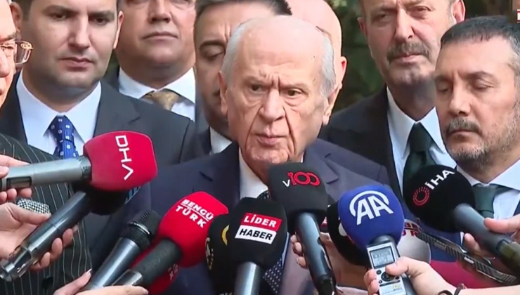 Devlet Bahçeli, Alparslan Türkeş’in kabrini ziyaret etti: Darbeler anayasası yok edilmeli