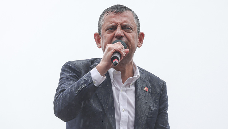 CHP’den sırsıklam Bayburt mitingi! Özgür Özel’den iktidara çağrı!